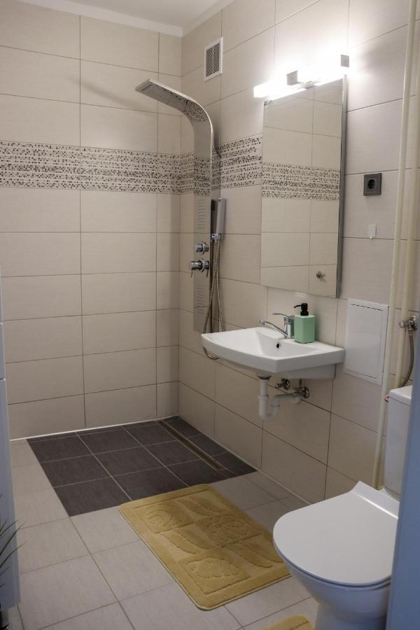 Krisztina Apartman Apartment Salgotarjan Luaran gambar