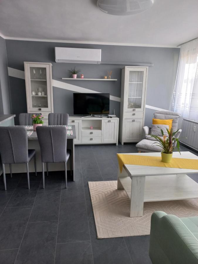 Krisztina Apartman Apartment Salgotarjan Luaran gambar