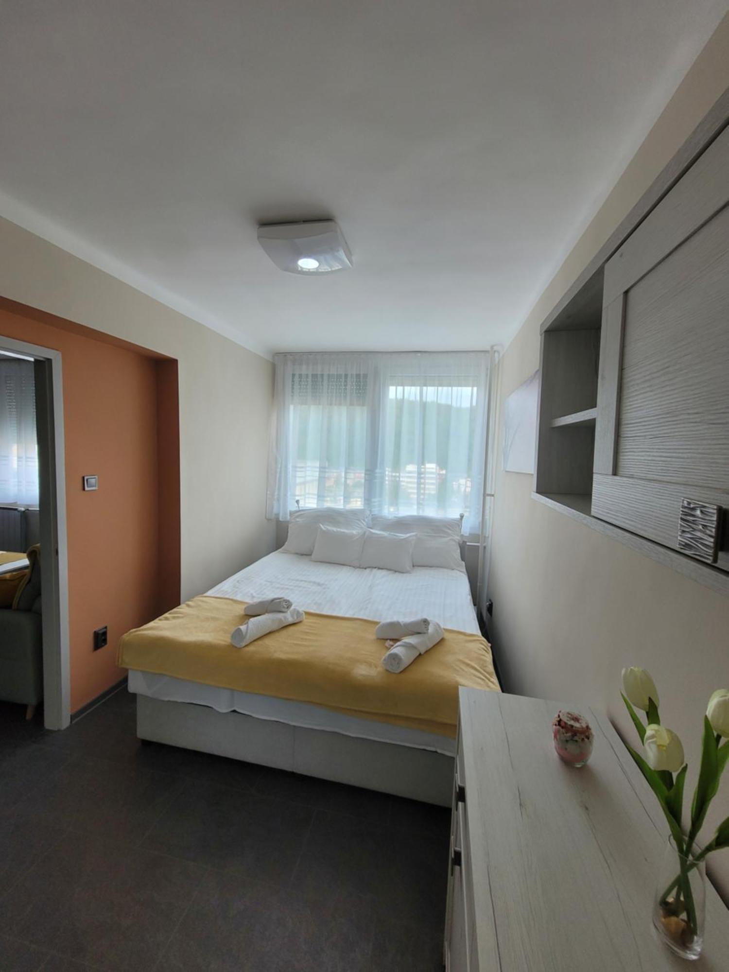 Krisztina Apartman Apartment Salgotarjan Luaran gambar
