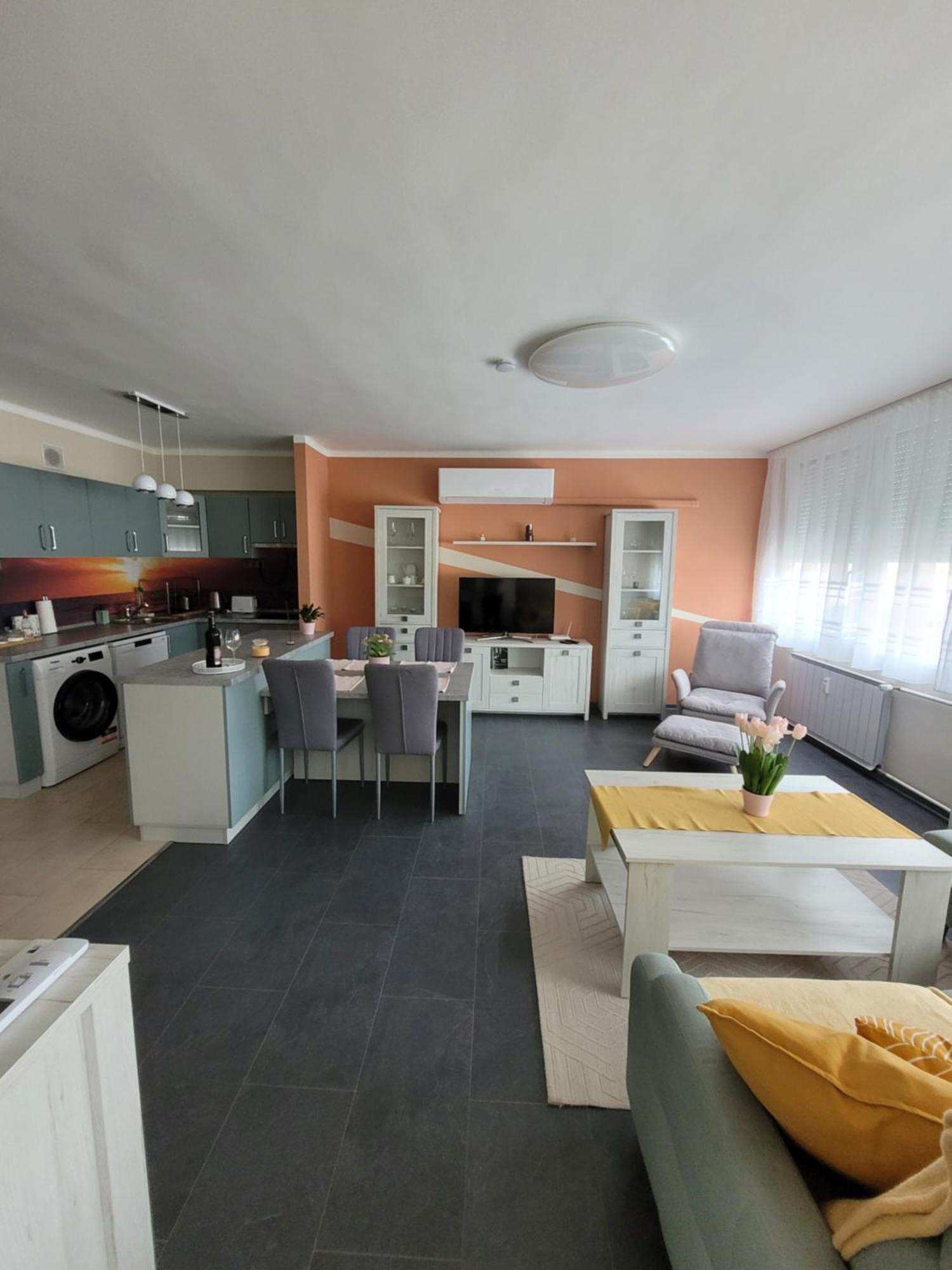 Krisztina Apartman Apartment Salgotarjan Luaran gambar