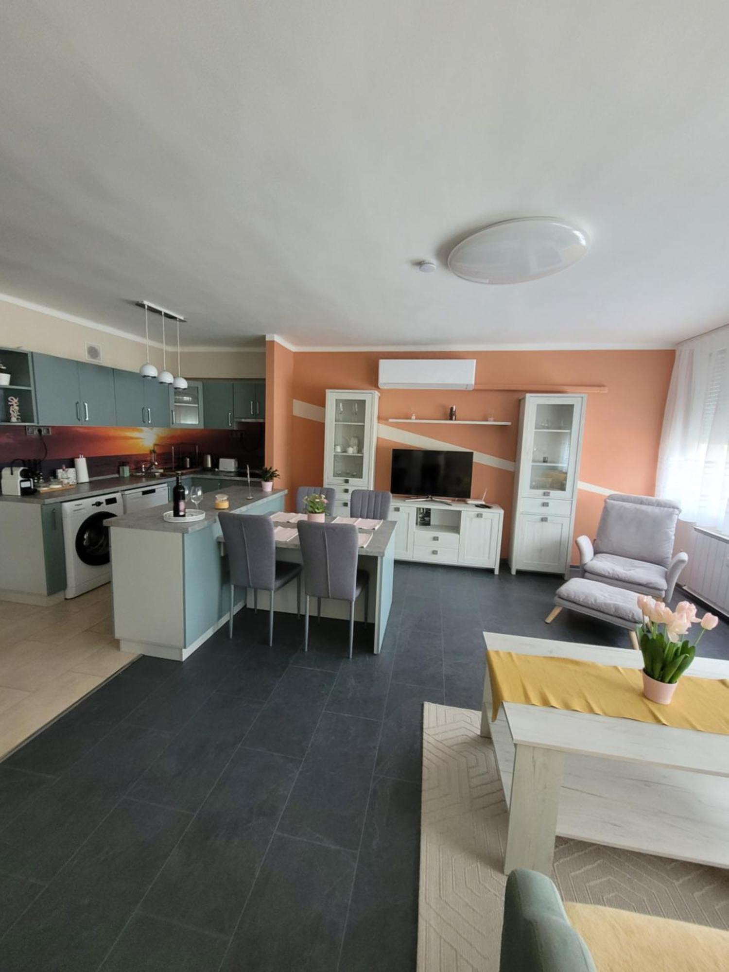 Krisztina Apartman Apartment Salgotarjan Luaran gambar