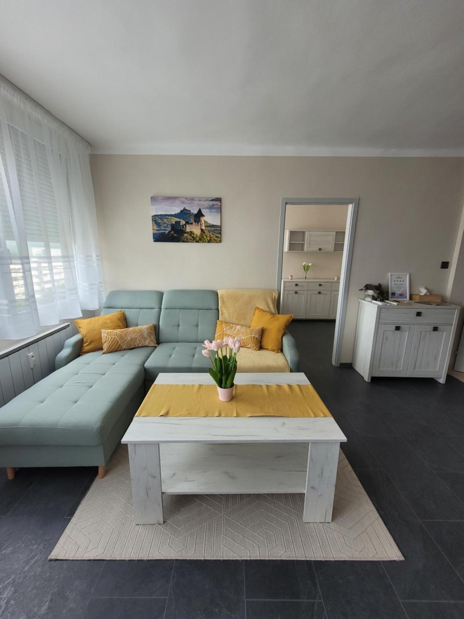 Krisztina Apartman Apartment Salgotarjan Luaran gambar
